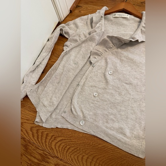 Zara Knit Ruffle Cardigan Button Down Sweater size Medium - Picture 7 of 9